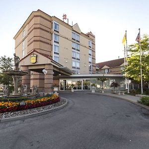 Monte Carlo Inn Airport Suites